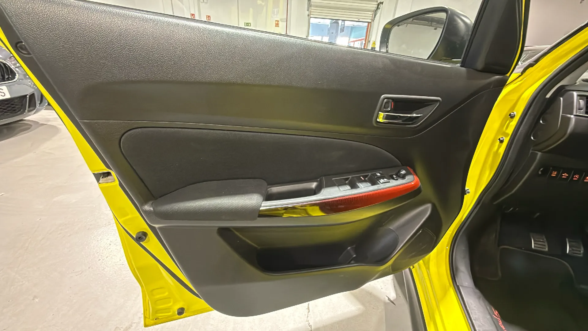 Suzuki Swift 1.4T Sport - foto 9