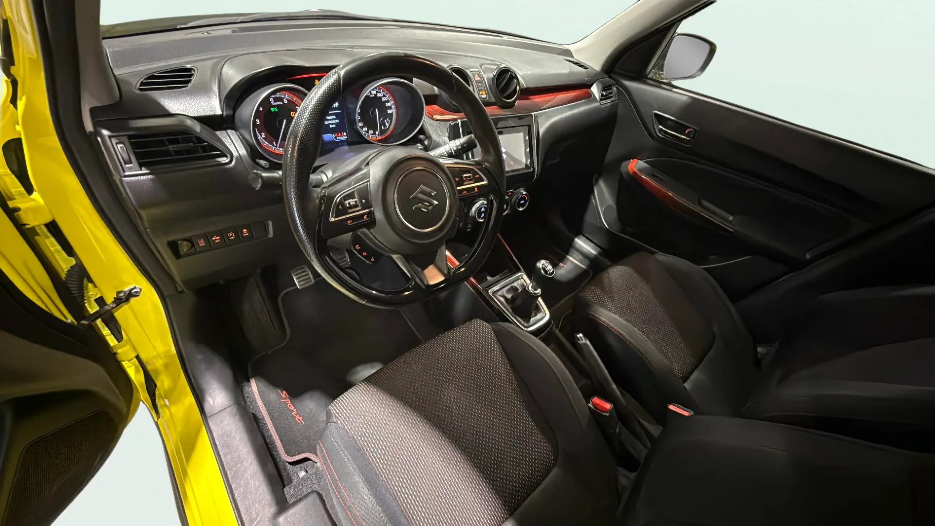 Suzuki Swift 1.4T Sport - foto 11