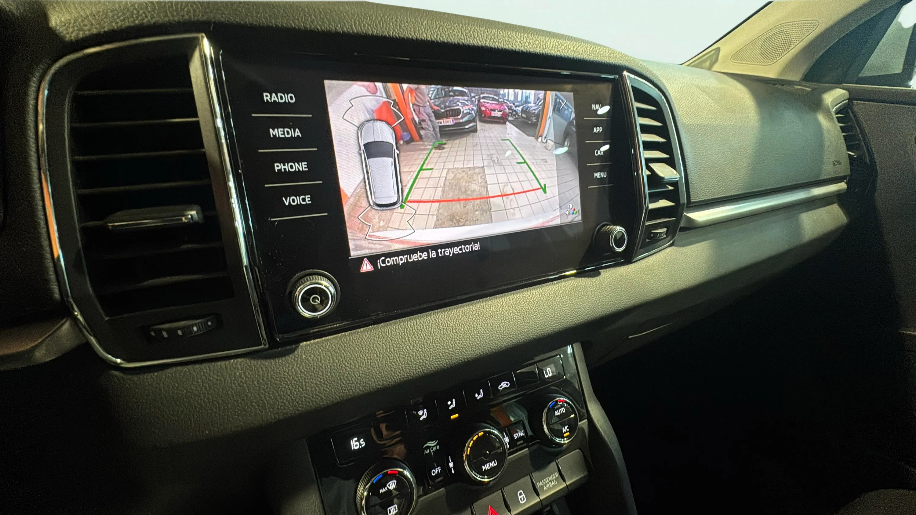 Škoda Karoq 1.5 TSI DSG ACT Selection - foto 16