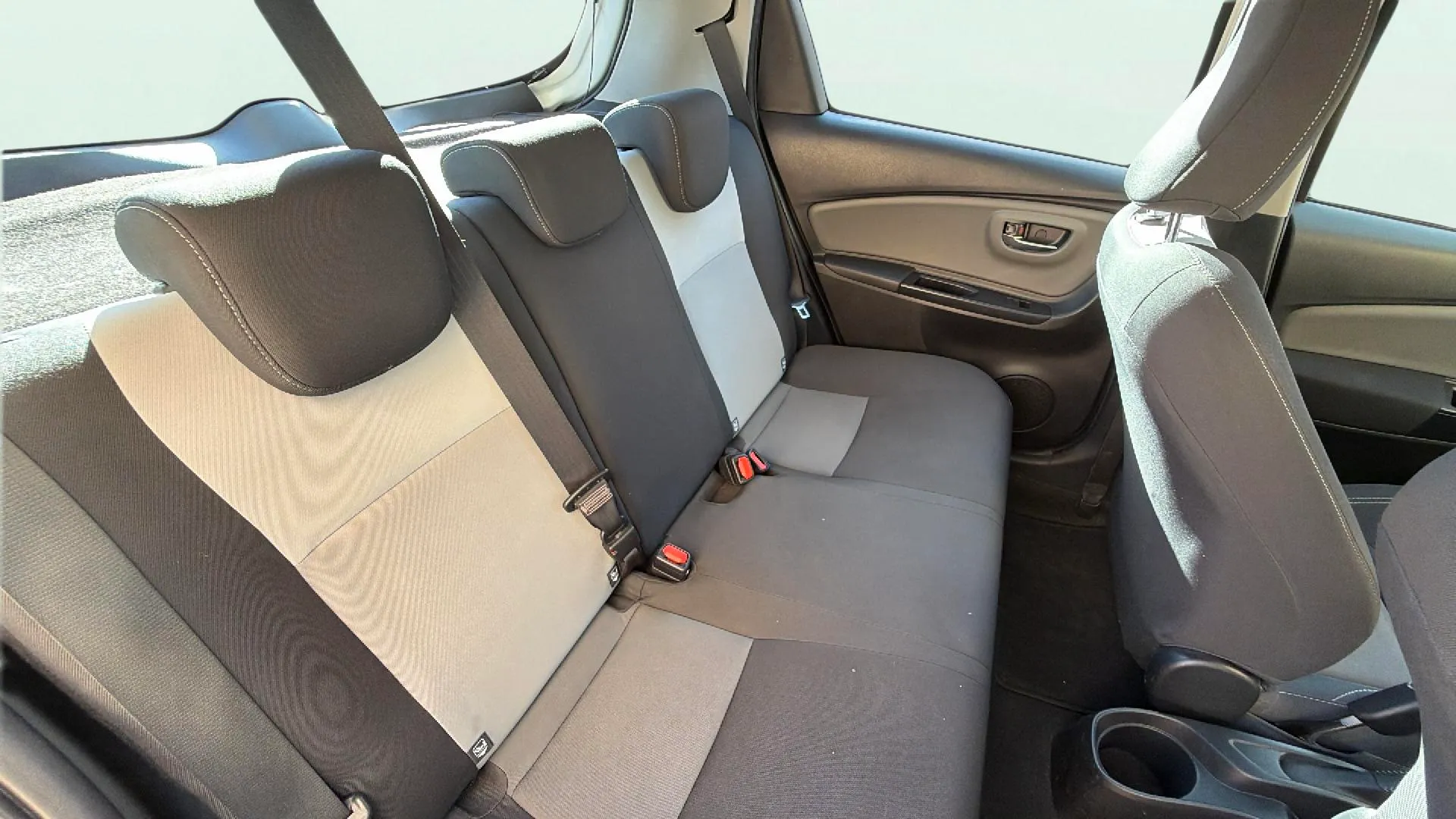 Toyota Yaris 1.5 Hybrid Active - foto 16