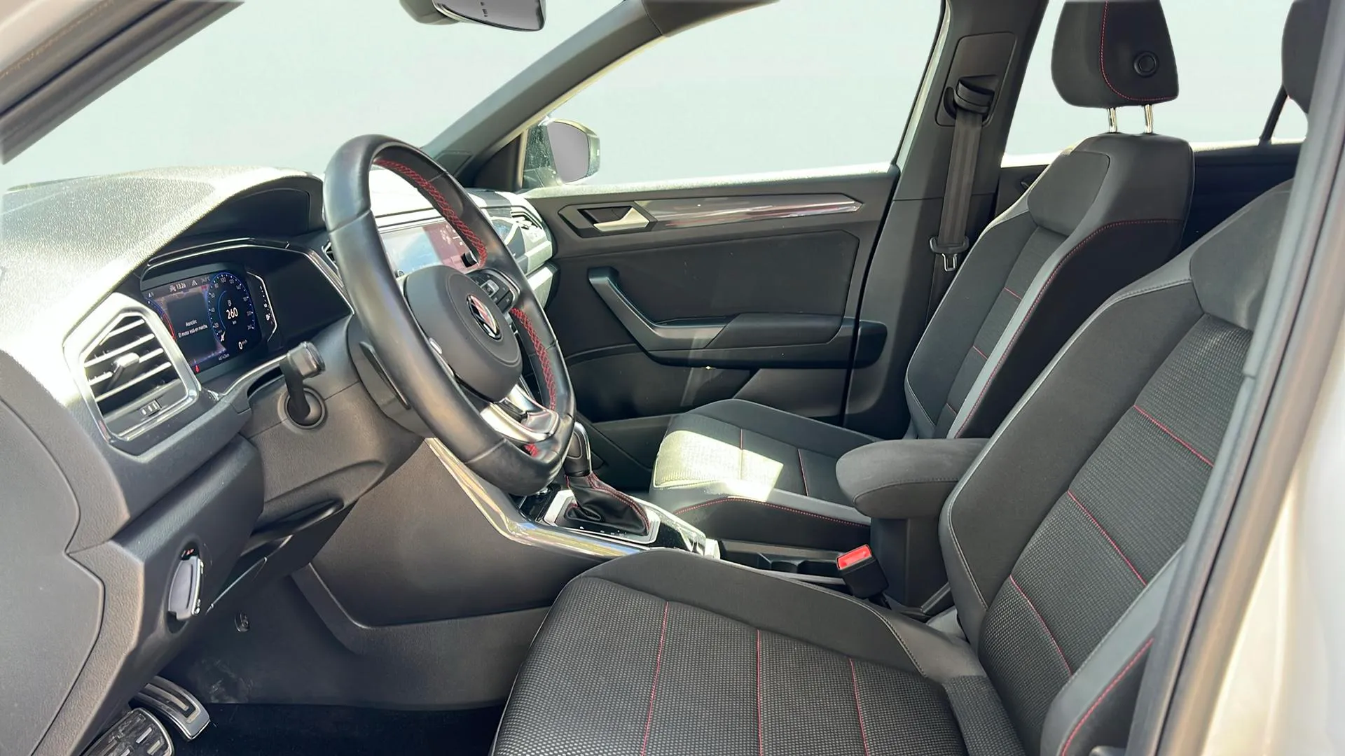 Volkswagen T-Roc R-Line 1.5 TSI DSG - foto 16