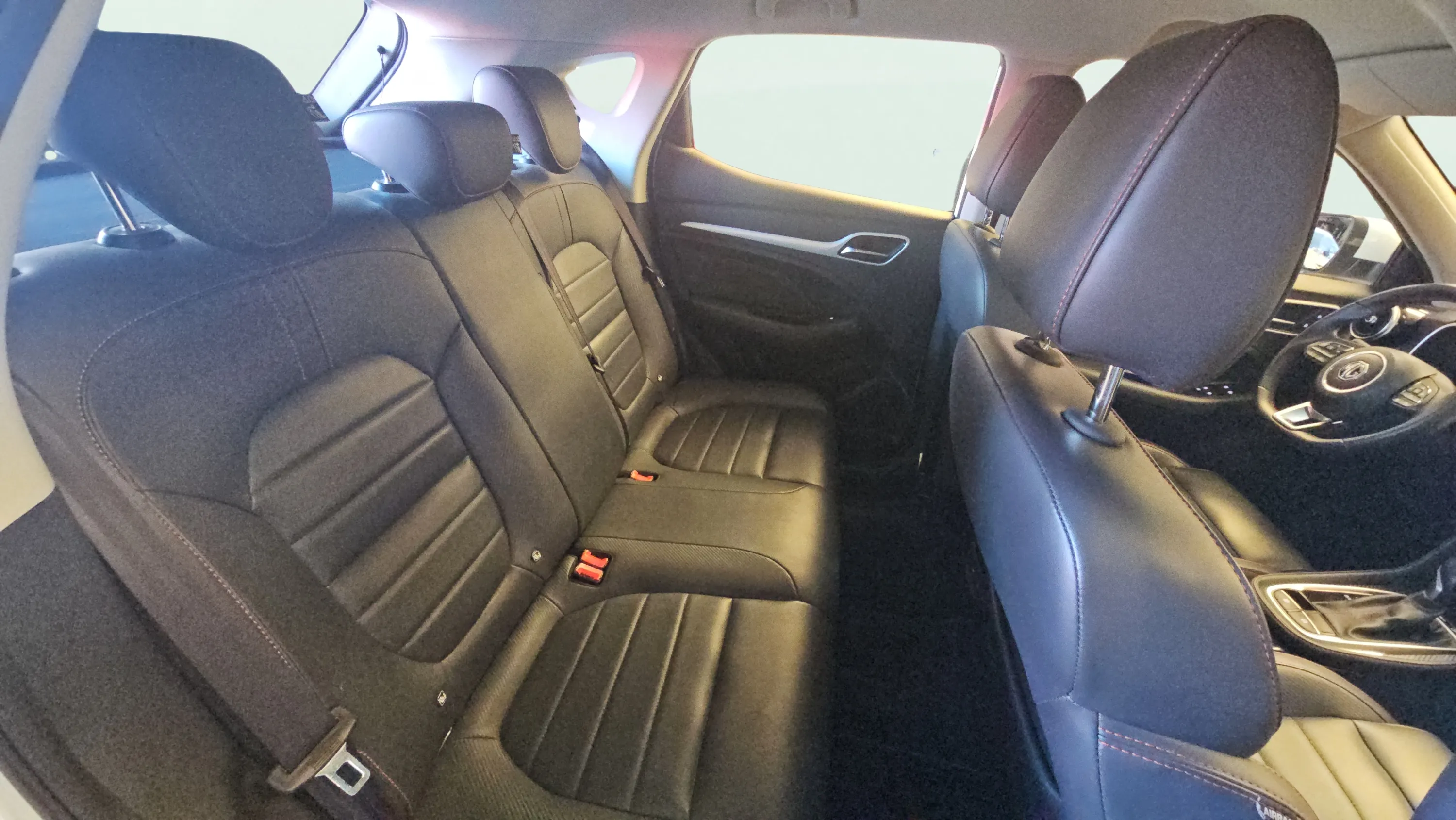 MG ZS 1.0T Luxury - foto 20