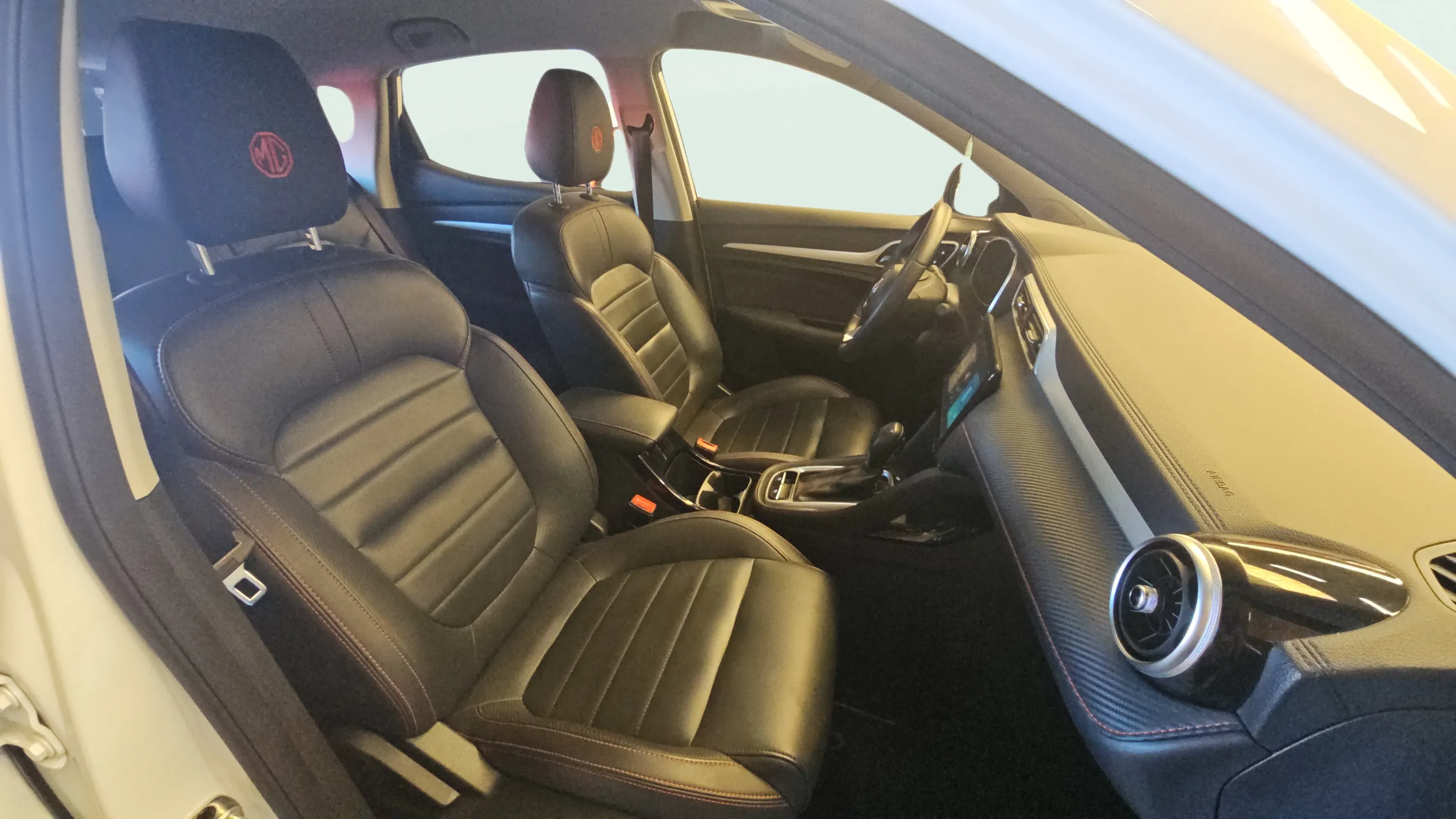 MG ZS 1.0T Luxury - foto 19