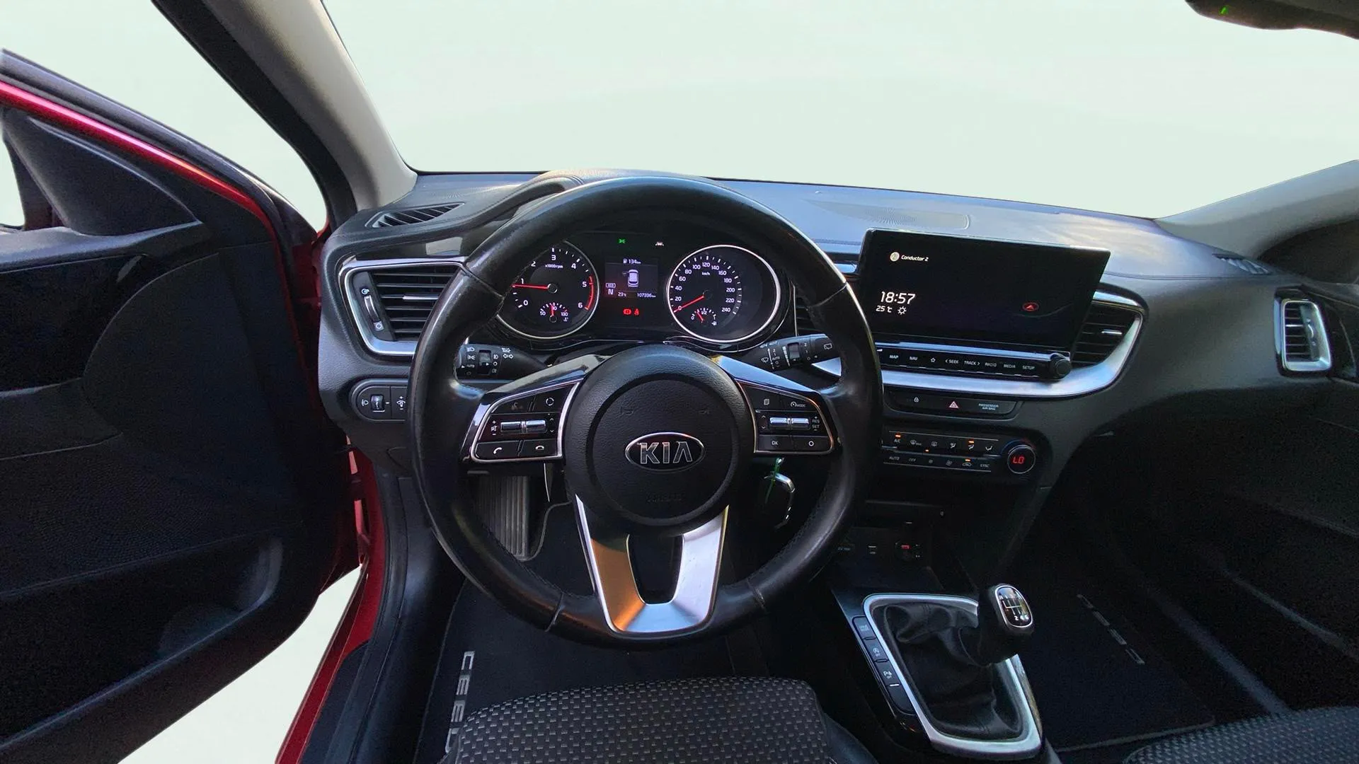 Kia Ceed Tourer 1.6 MHEV iMT Tech - foto 16