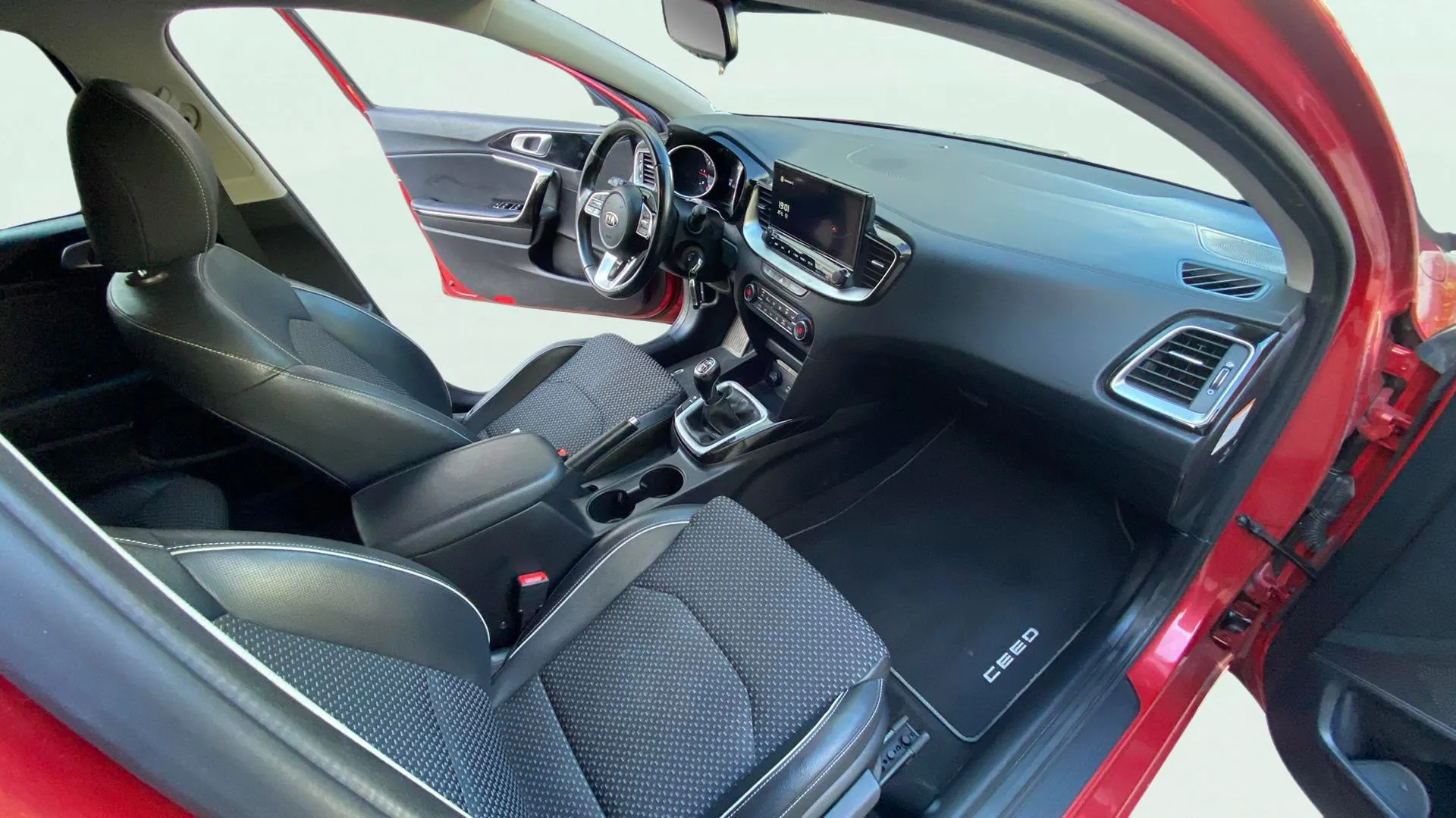 Kia Ceed Tourer 1.6 MHEV iMT Tech - foto 18