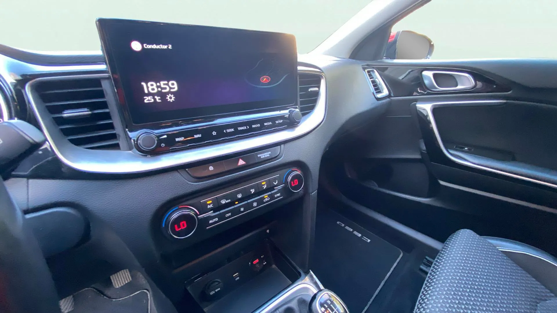 Kia Ceed Tourer 1.6 MHEV iMT Tech - foto 14
