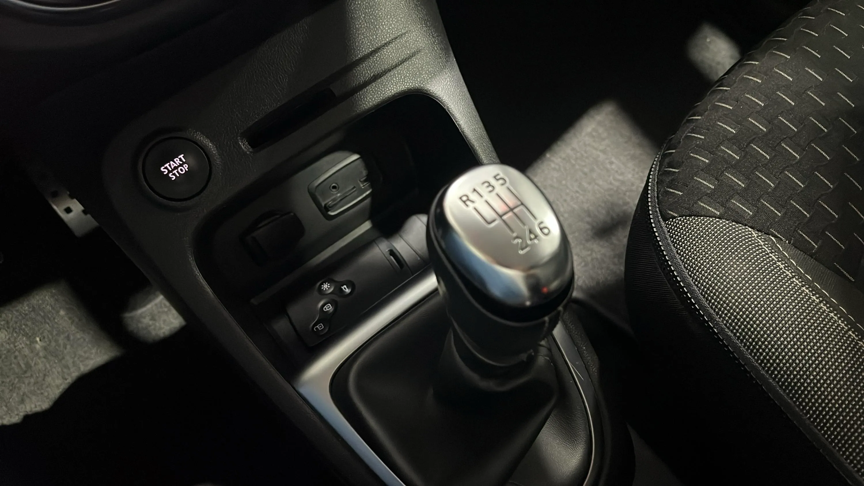 Renault Captur Zen TCe GPF - foto 26