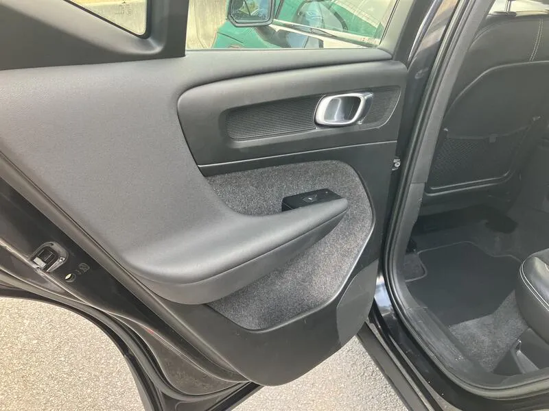Volvo XC40 1.5 T4 Twin Recharge R-Design - foto 24