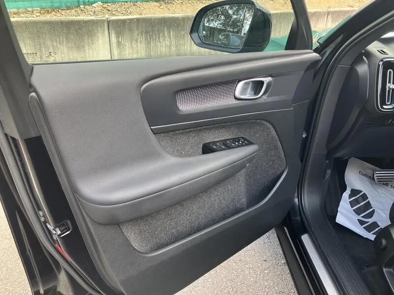 Volvo XC40 1.5 T4 Twin Recharge R-Design - foto 11