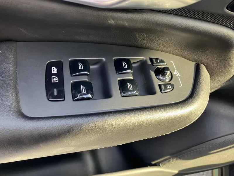 Volvo XC90 2.0 B5 D AWD - foto 12