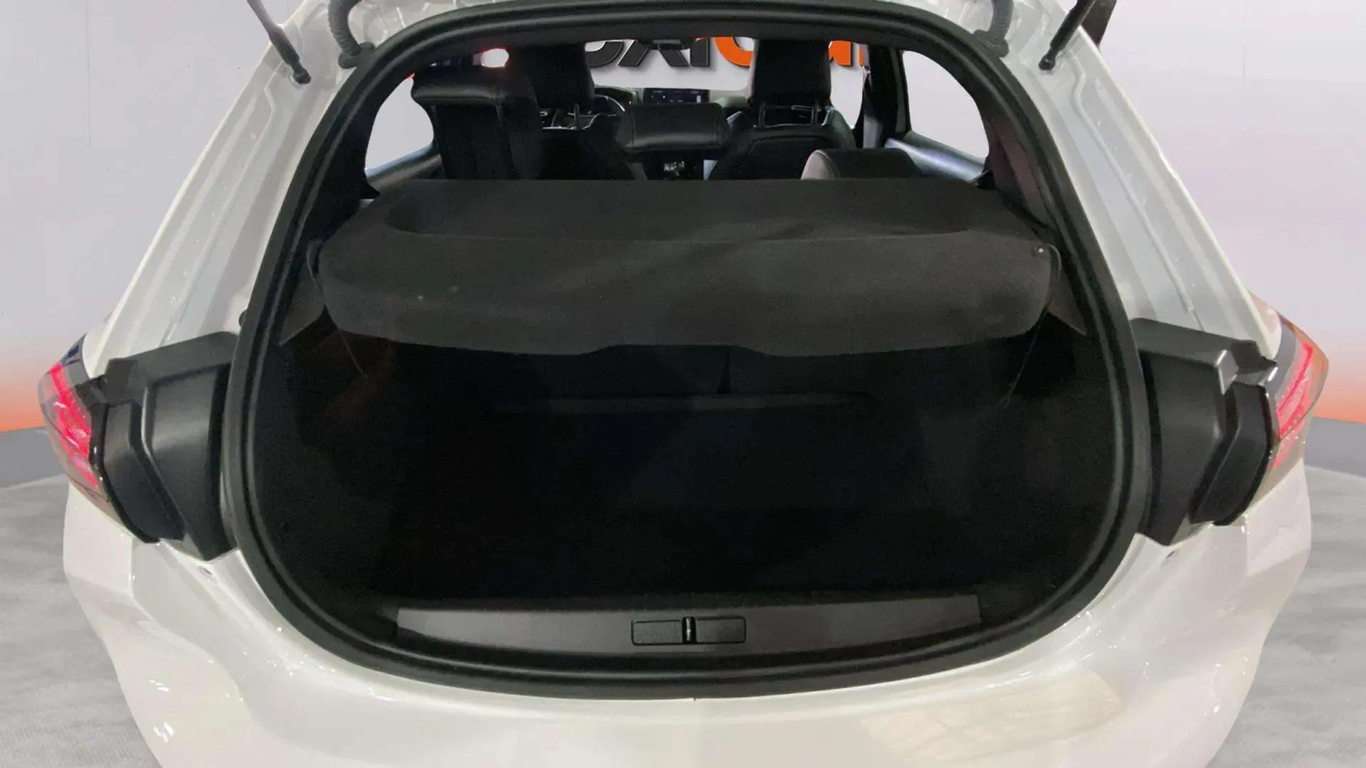 Peugeot 208 GT PureTech 100 - foto 19