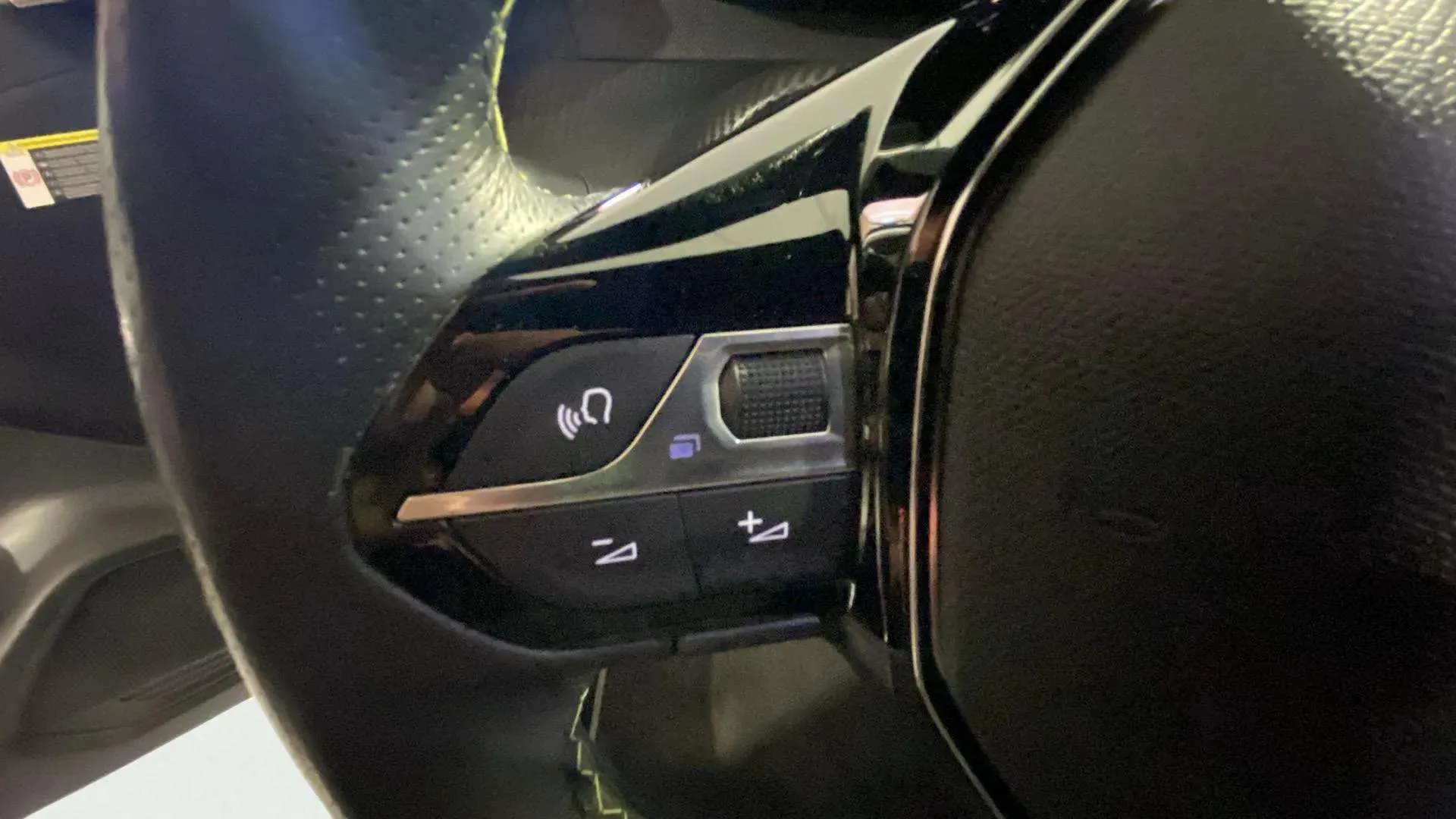 Peugeot 208 GT PureTech 100 - foto 16