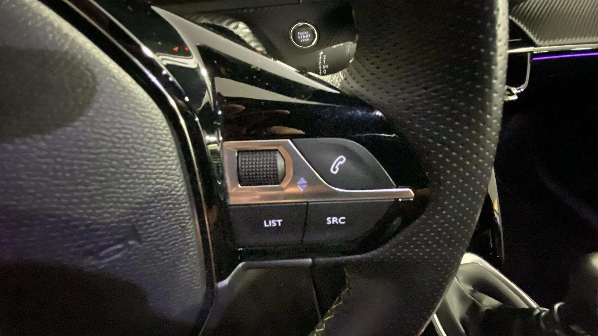 Peugeot 208 GT PureTech 100 - foto 17