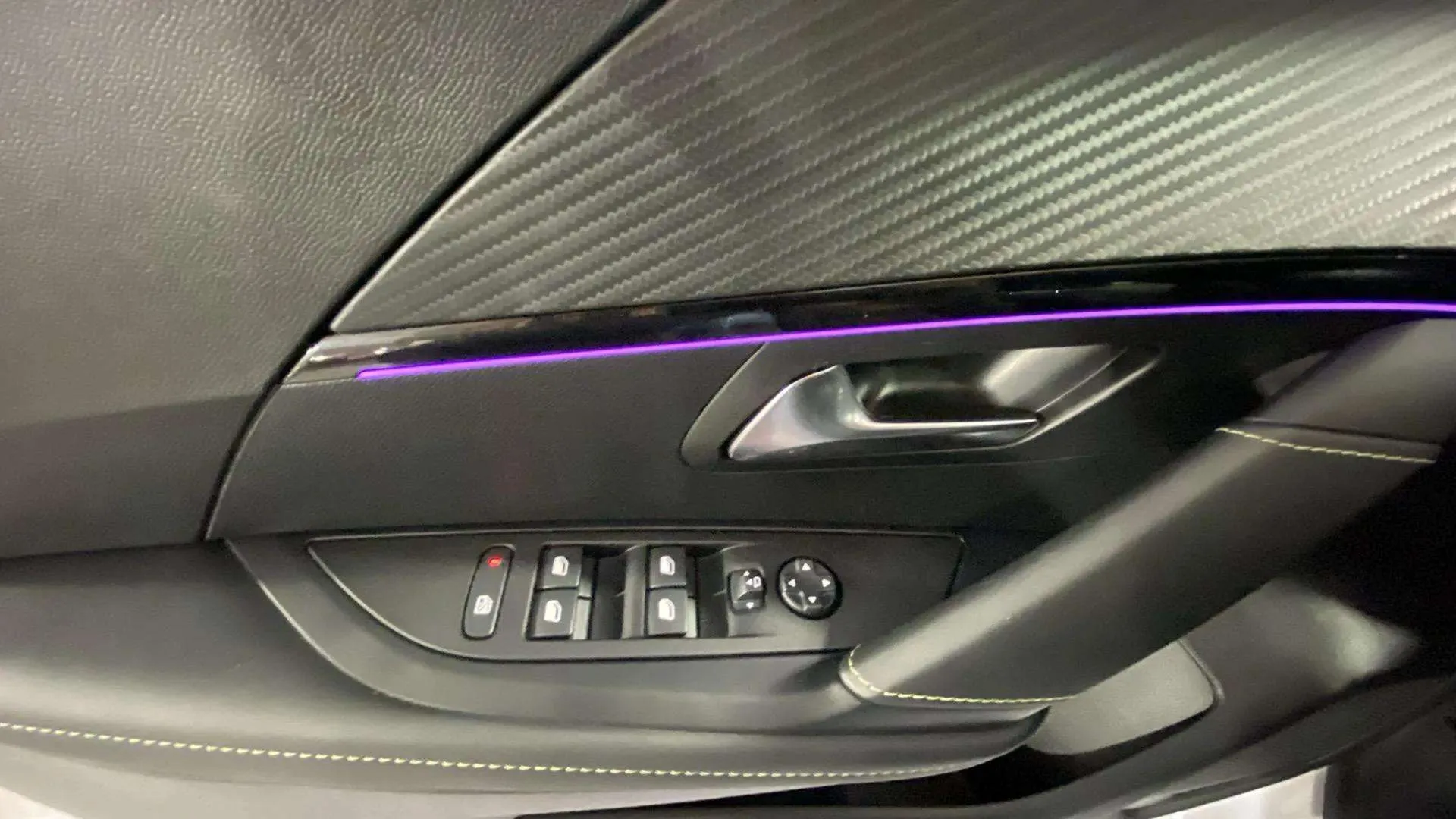 Peugeot 208 GT PureTech 100 - foto 18