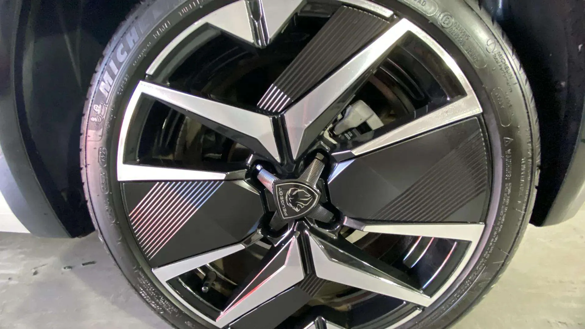 Peugeot 208 GT PureTech 100 - foto 22