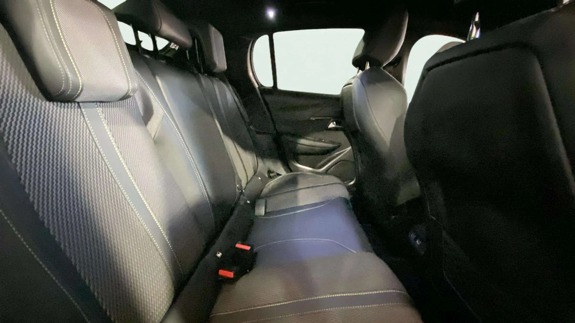 Peugeot 208 GT PureTech 100 - foto 14