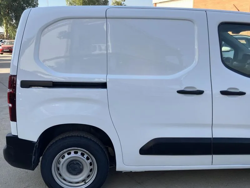 Peugeot Partner BlueHDi - foto 24