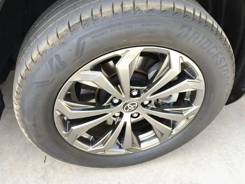 Toyota RAV4 2.5l 220H Advance - foto 39