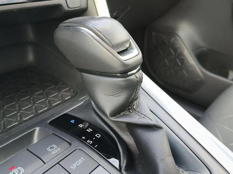 Toyota RAV4 2.5l 220H Advance - foto 14
