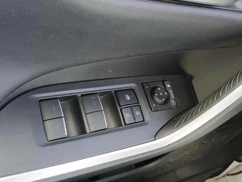 Toyota RAV4 2.5l 220H Advance - foto 27