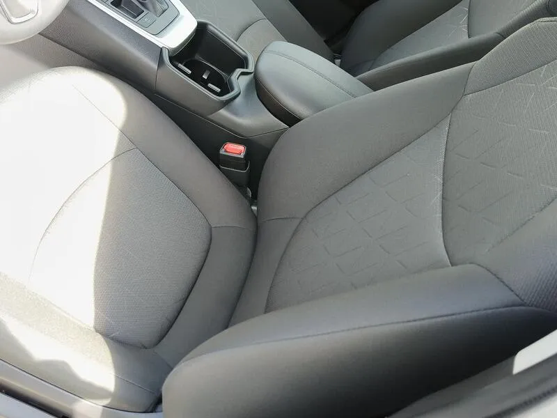 Toyota RAV4 2.5l 220H Advance - foto 29