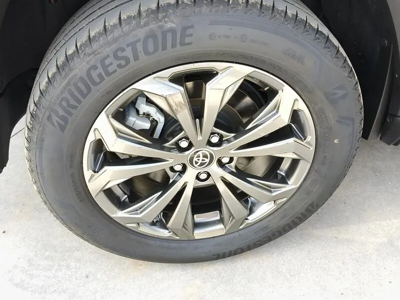 Toyota RAV4 2.5l 220H Advance - foto 38
