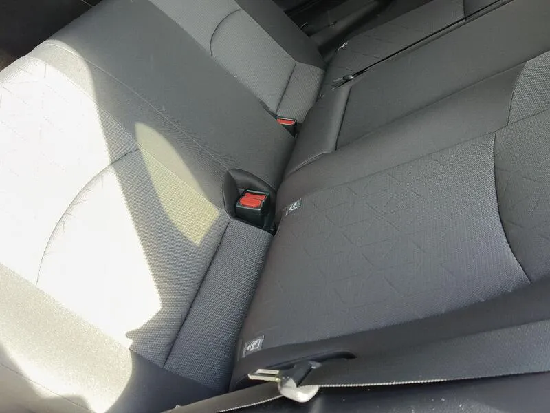 Toyota RAV4 2.5l 220H Advance - foto 32