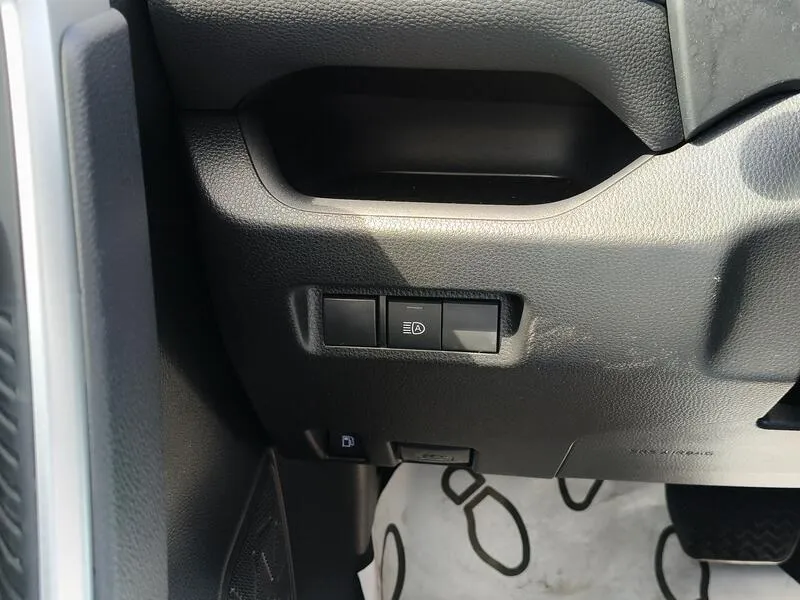 Toyota RAV4 2.5l 220H Advance - foto 26