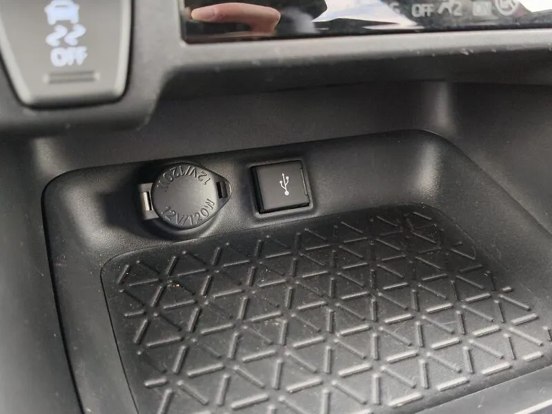 Toyota RAV4 2.5l 220H Advance - foto 15