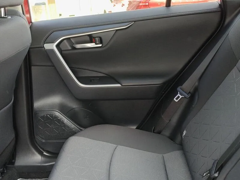 Toyota RAV4 2.5l 220H Advance - foto 30