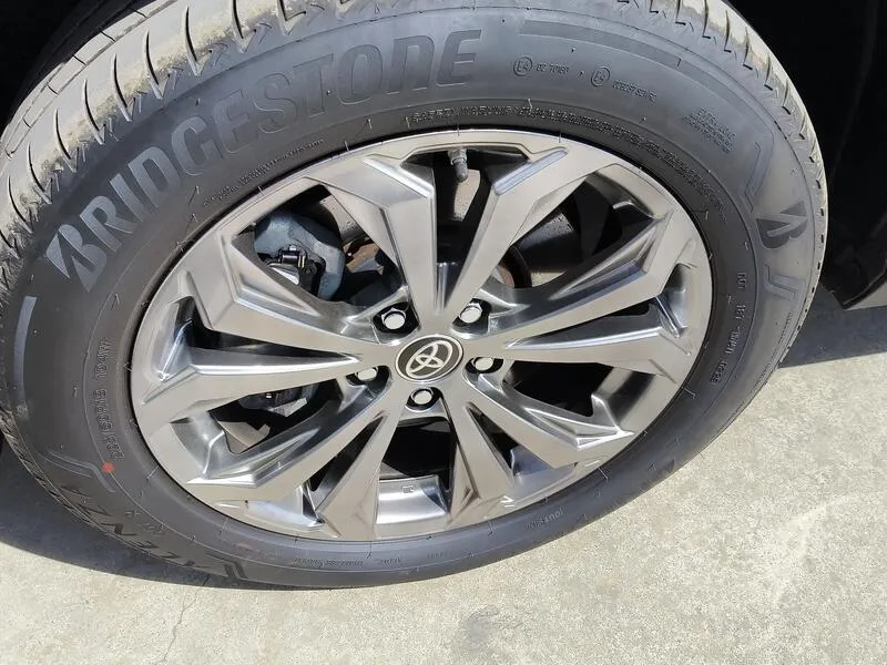 Toyota RAV4 2.5l 220H Advance - foto 43