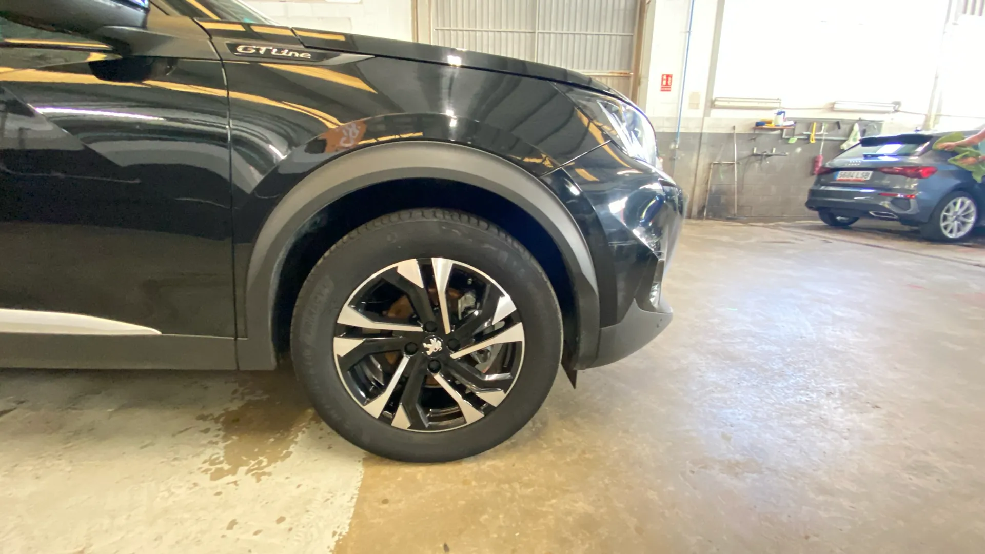 Peugeot 2008 Allure Pack PureTech 100 BVM6 - foto 14
