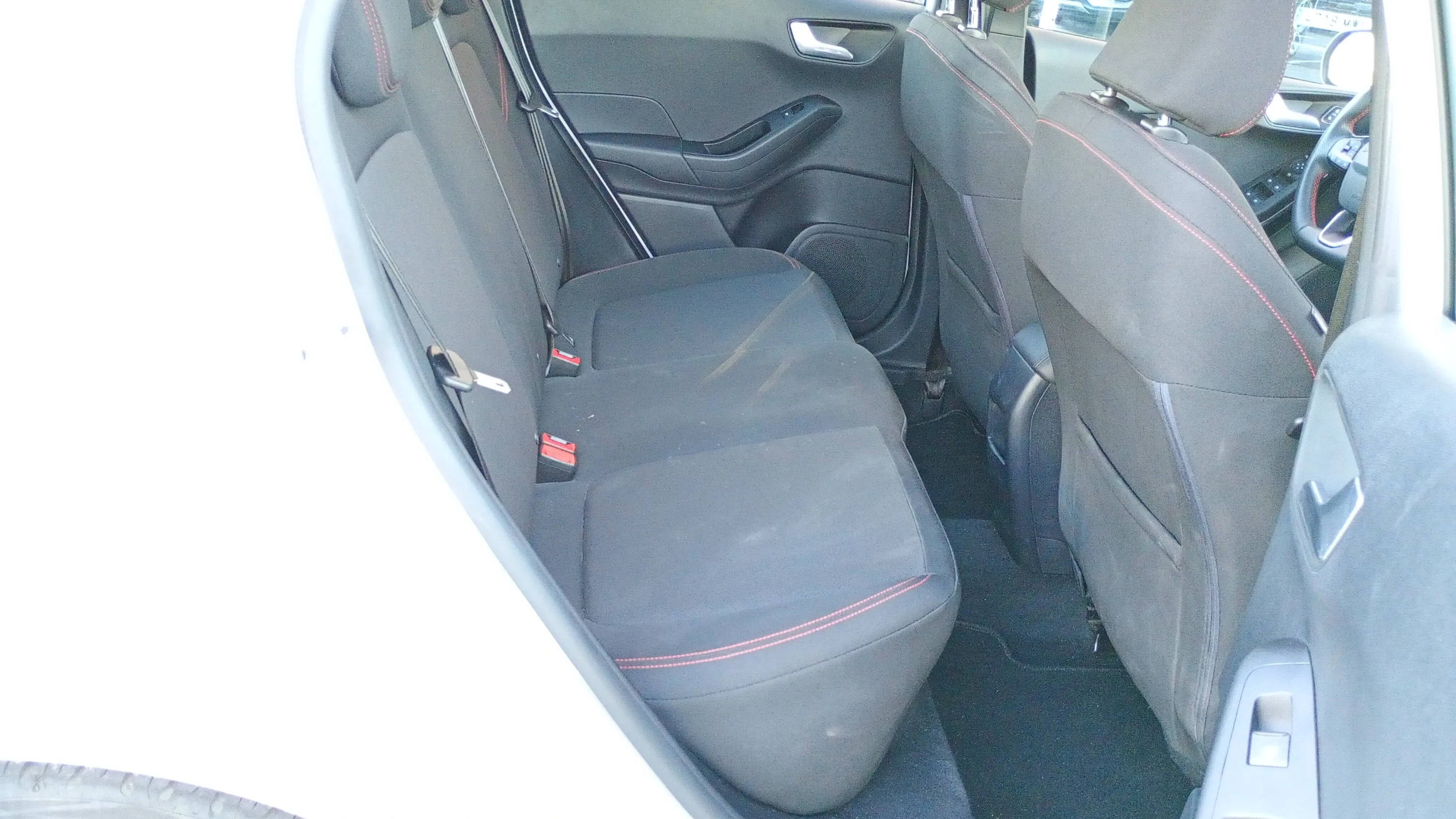 Ford Fiesta 1.0 EcoBoost MHEV ST-Line - foto 25