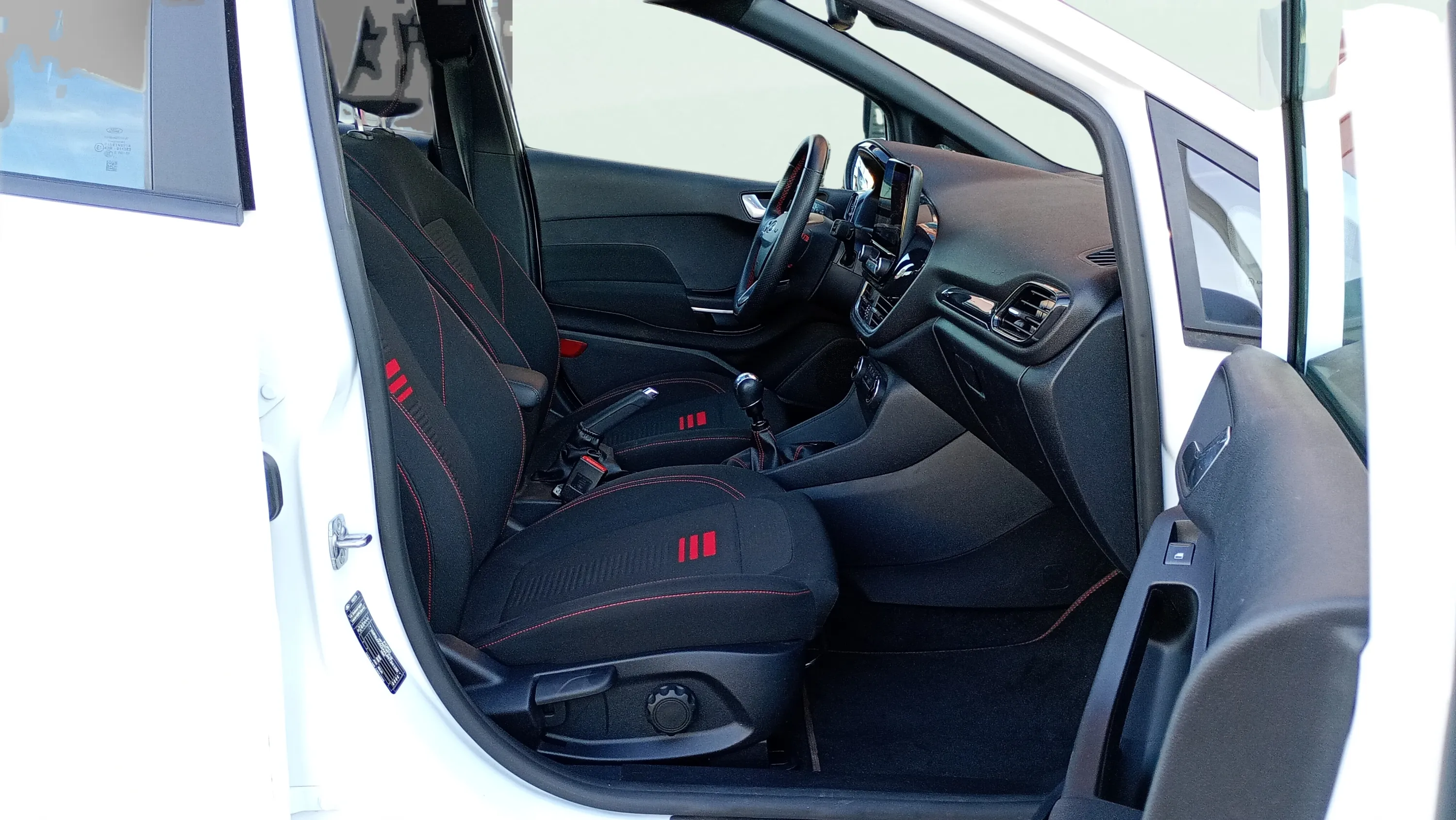 Ford Fiesta 1.0 EcoBoost MHEV ST-Line - foto 26