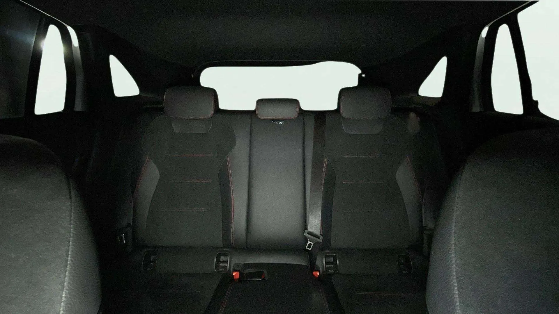 Mercedes-Benz GLA 200 D - foto 17