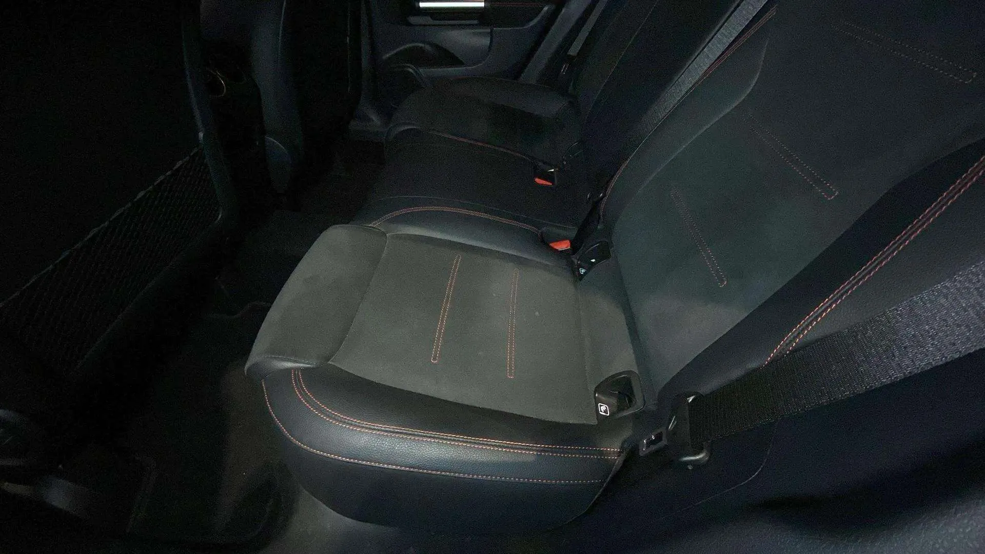 Mercedes-Benz GLA 200 D - foto 30