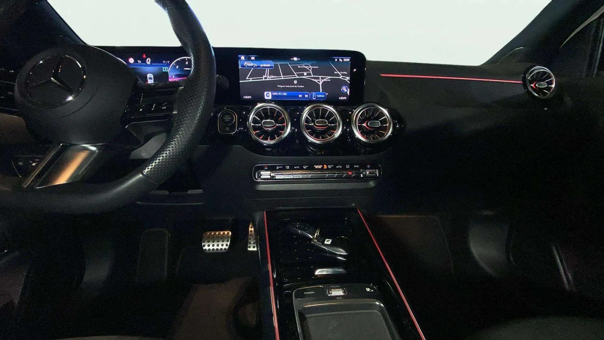 Mercedes-Benz GLA 200 D - foto 12