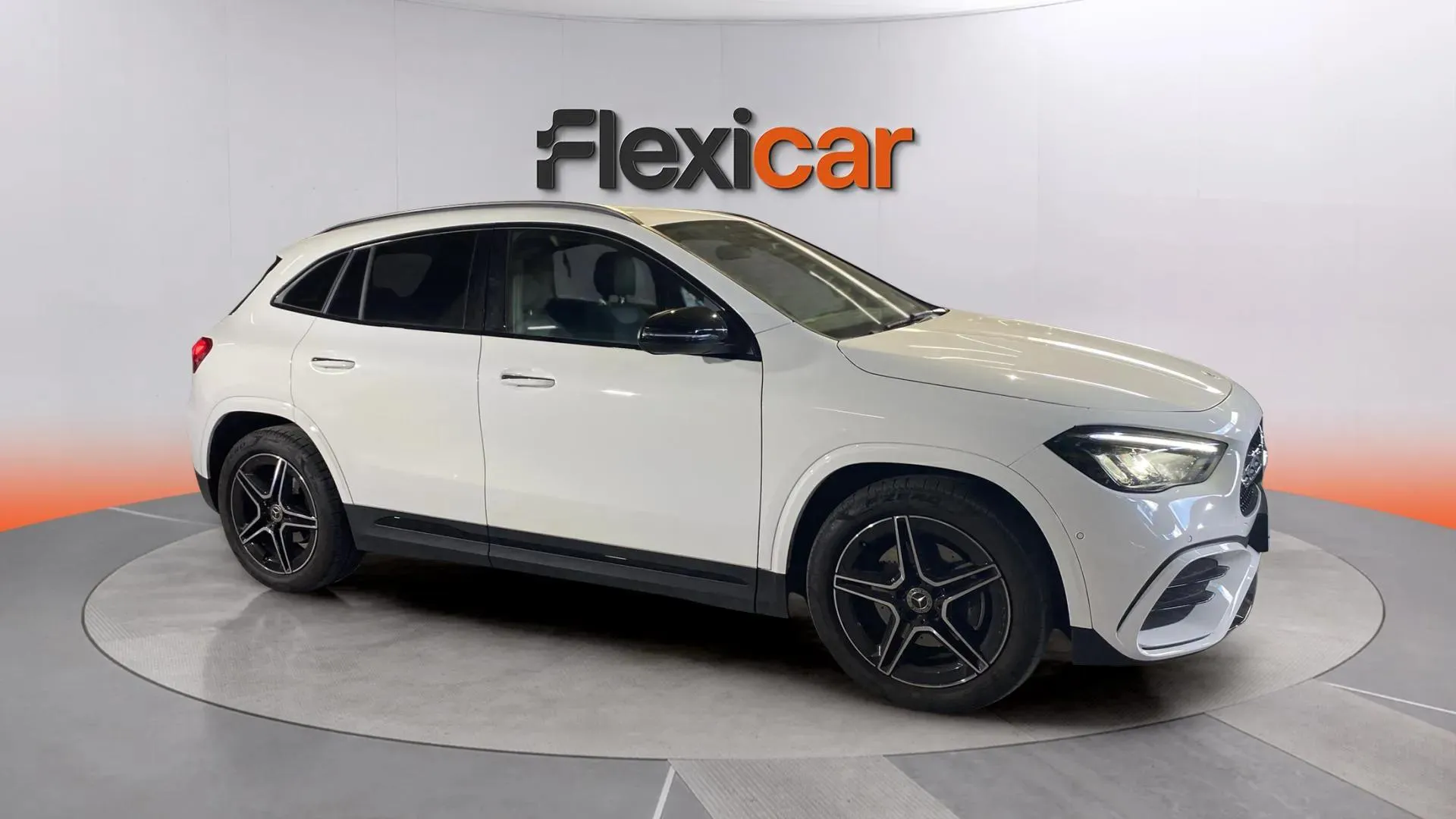Mercedes-Benz GLA 200 D - foto 2