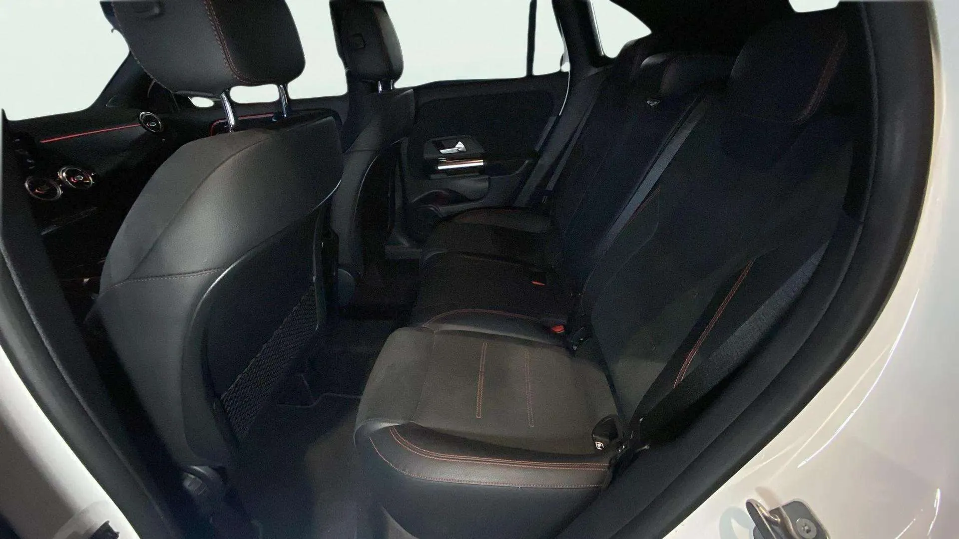 Mercedes-Benz GLA 200 D - foto 15