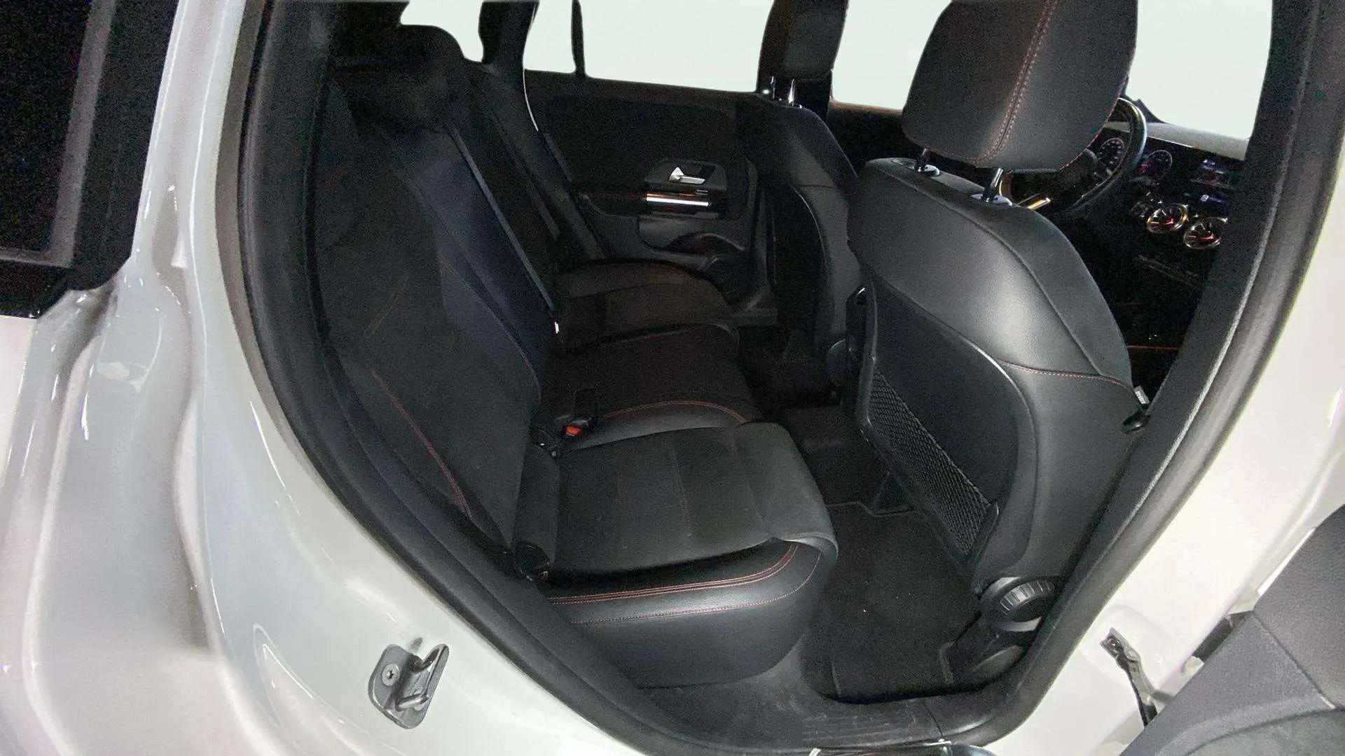 Mercedes-Benz GLA 200 D - foto 16