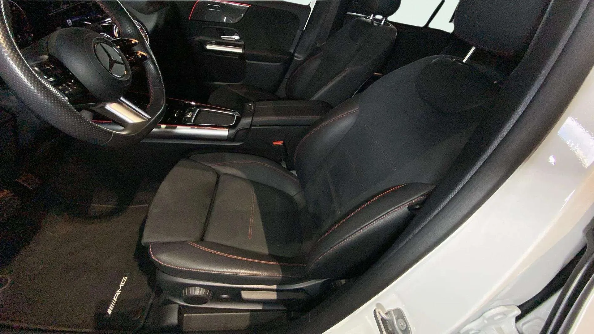 Mercedes-Benz GLA 200 D - foto 29