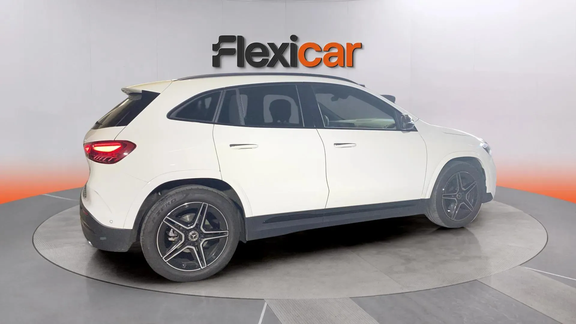 Mercedes-Benz GLA 200 D - foto 7