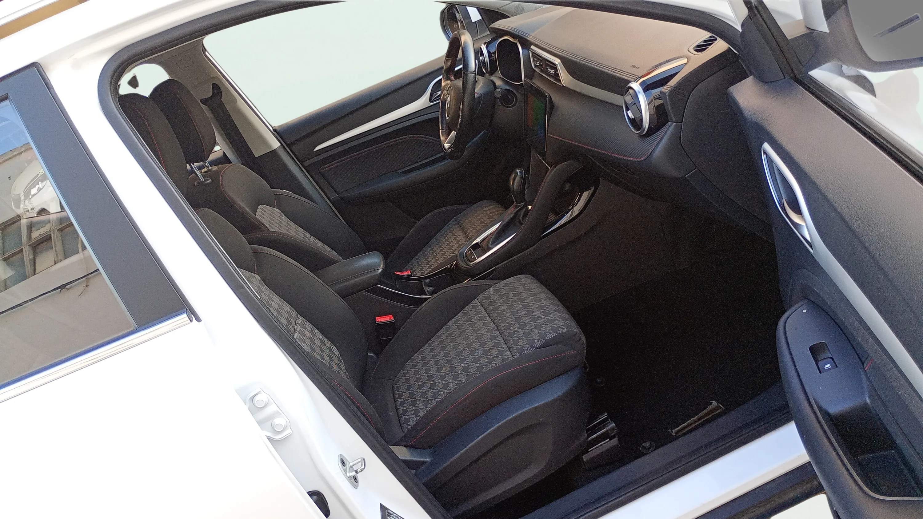 MG ZS 1.0T Comfort - foto 12