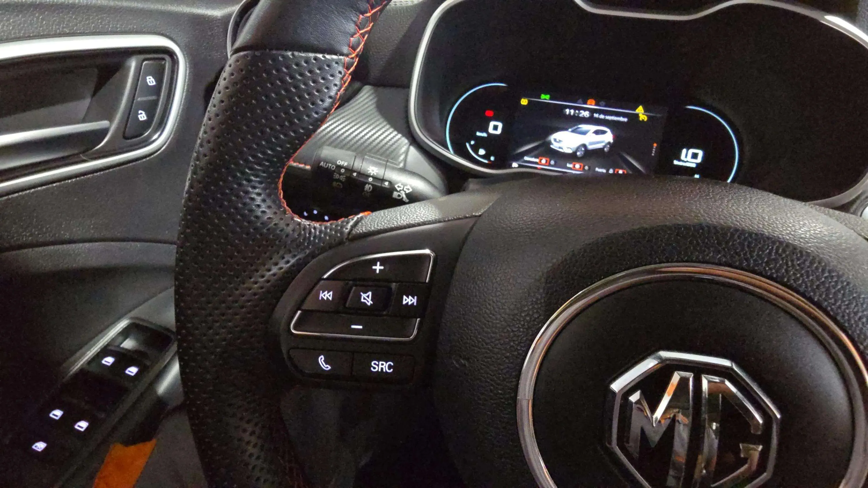 MG ZS 1.0T Luxury - foto 21
