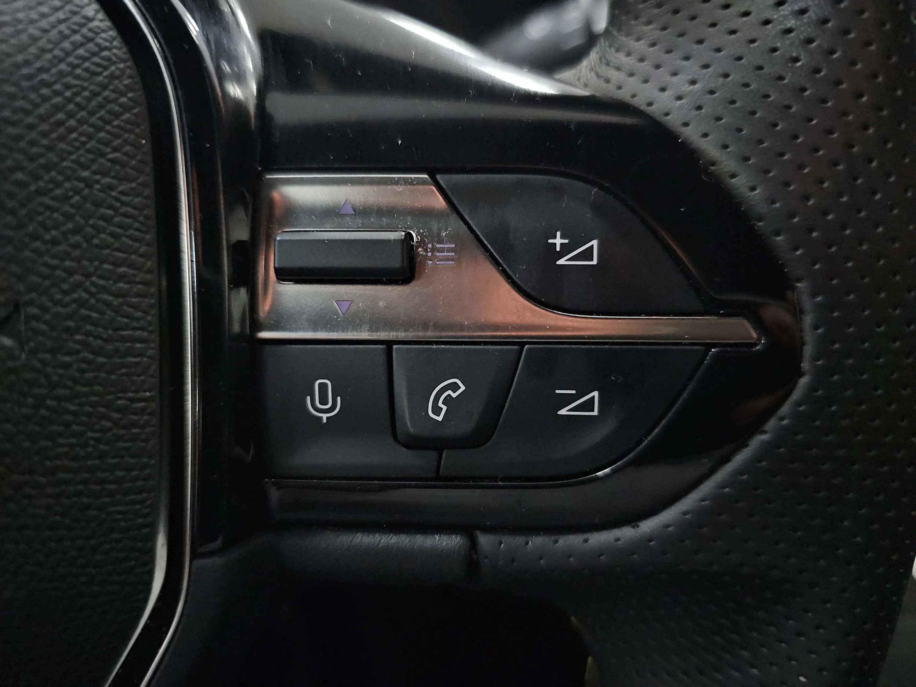 Peugeot 308 GT PureTech 130 EAT8 - foto 17