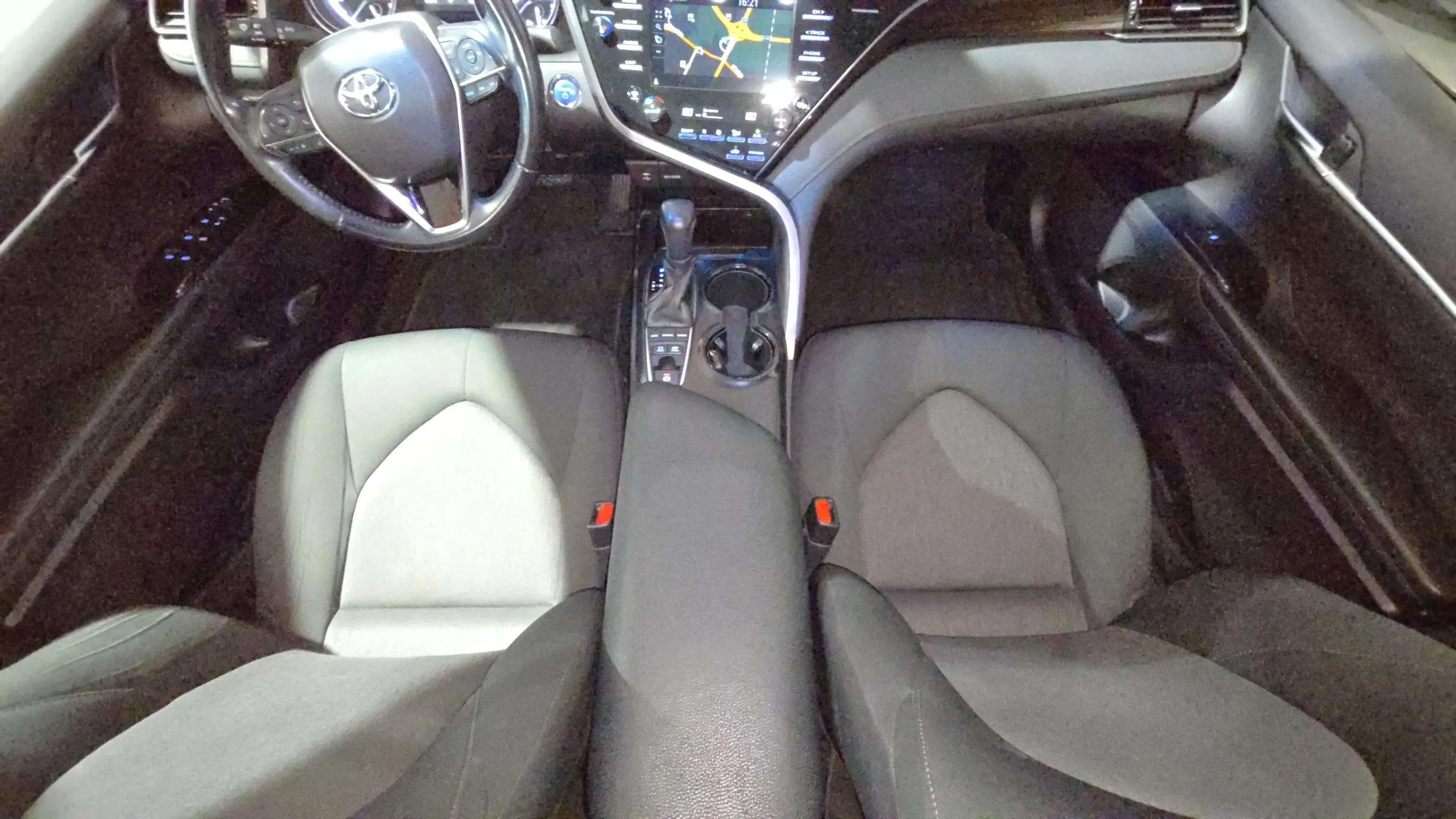 Toyota Camry 2.5 220H Business - foto 19