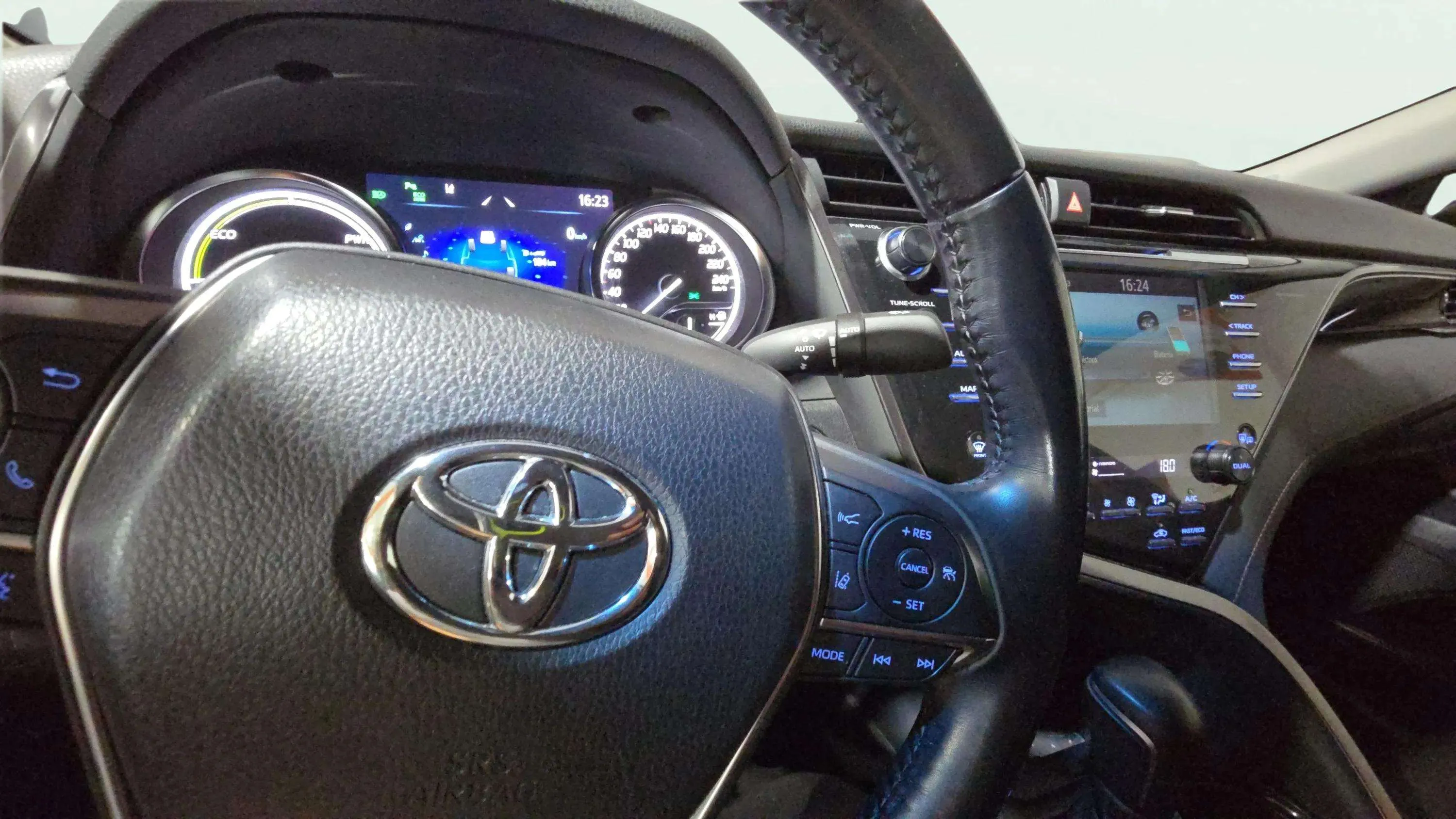Toyota Camry 2.5 220H Business - foto 23