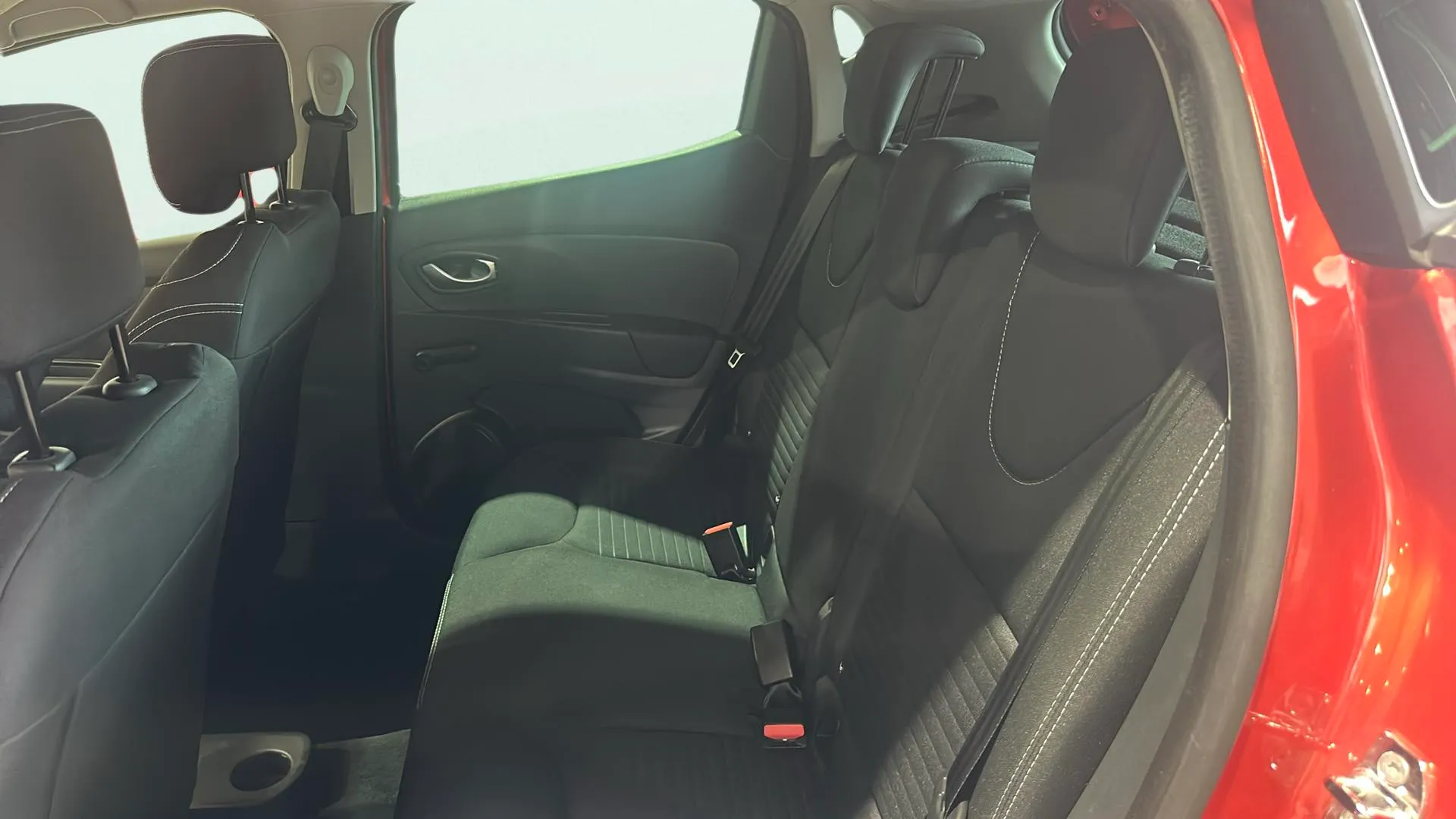 Renault Clio Zen TCe -18 - foto 13