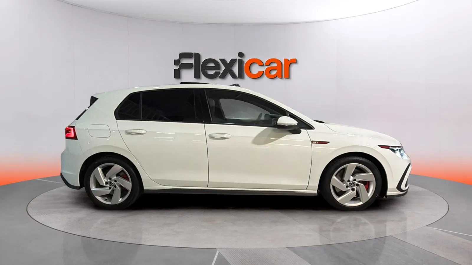 Volkswagen Golf GTI 2.0 TSI DSG - foto 2