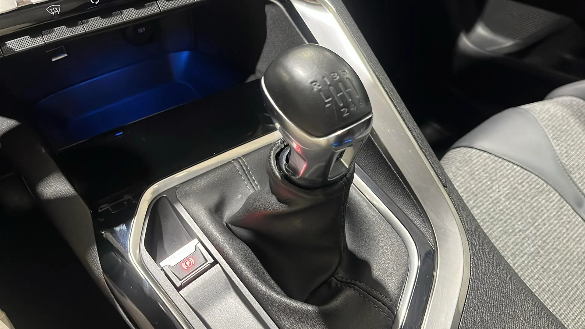 Peugeot 3008 1.2 PureTech Allure - foto 26
